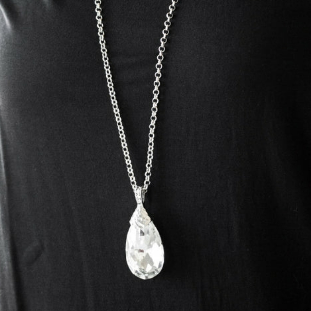 " WHITE BLOCKBUSTER NECKLACE & EARRING SET